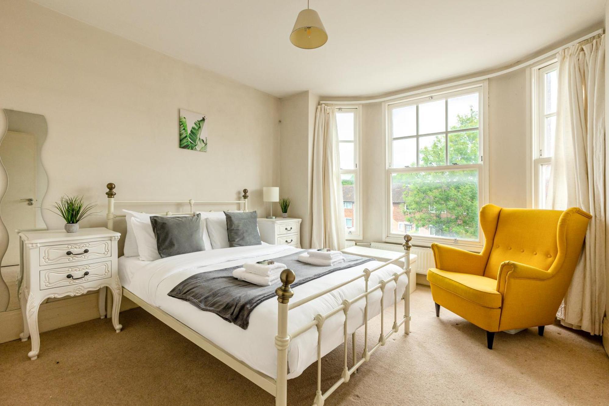 Cosy 2br Apt, 6 Mins Train Station, Wimbledon London