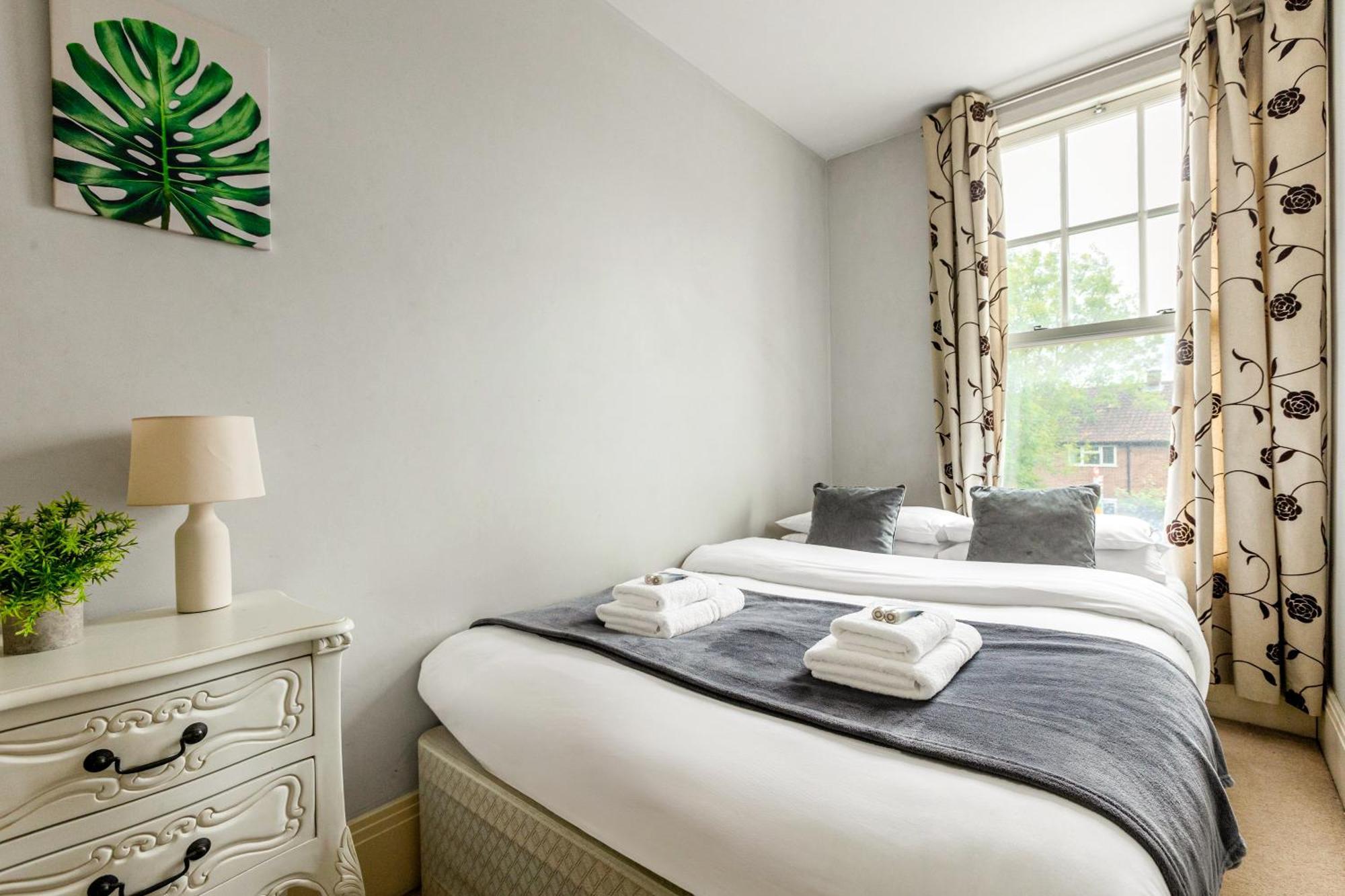 Leilighet Cosy 2br Apt, 6 Mins Train Station, Wimbledon *