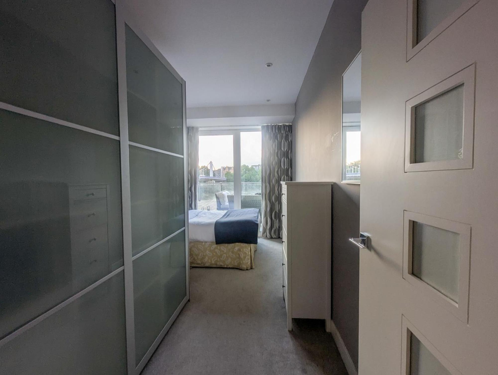 Apartment Estatesmen Chelsea Bridge Flat London