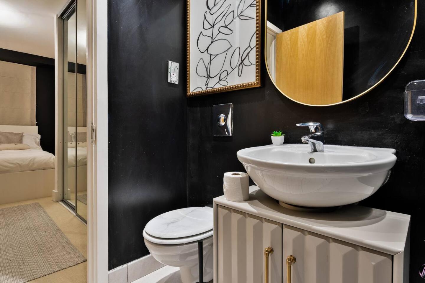 Canary Wharf Balcony & Waterfront 2-bed, 2-bath