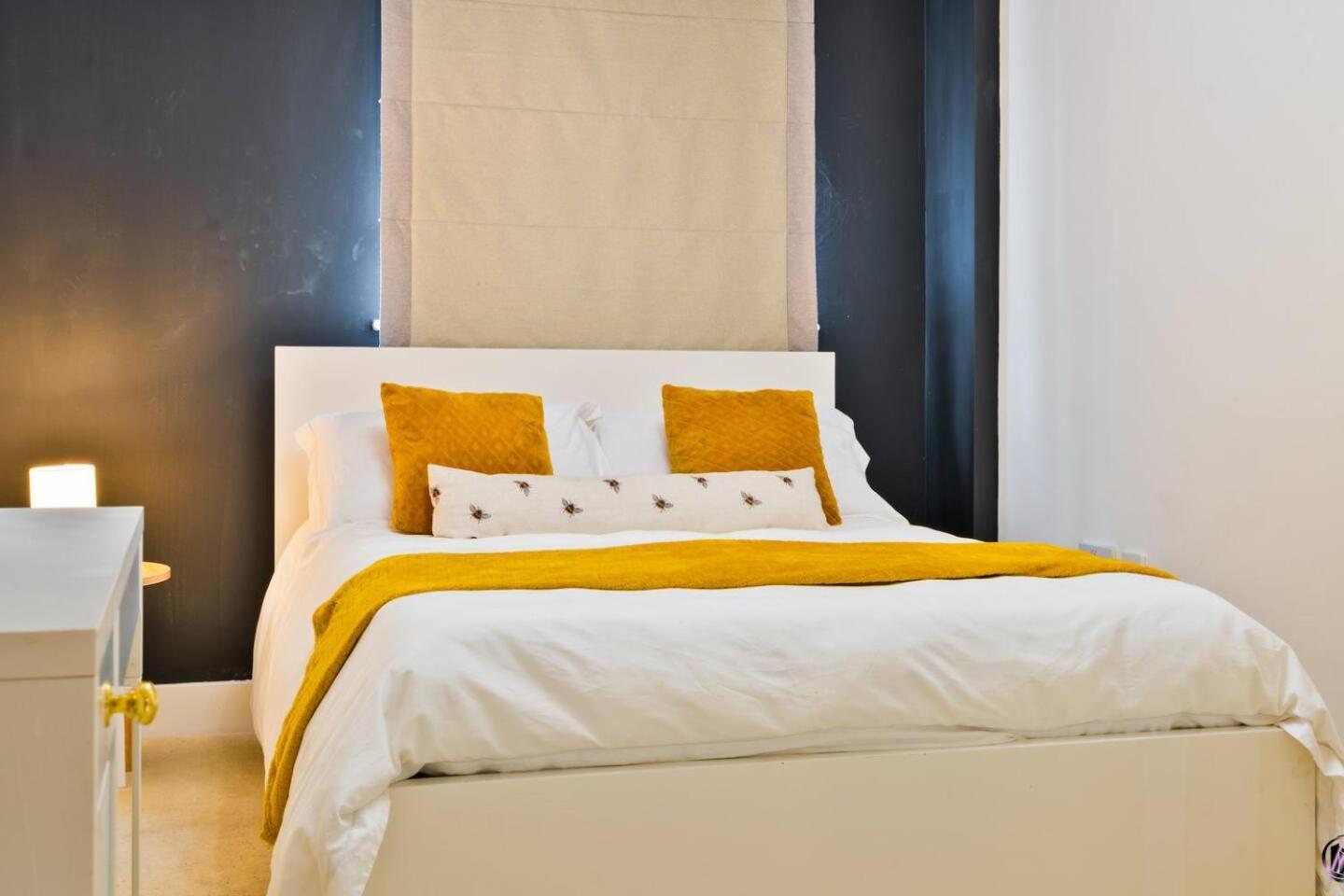 Canary Wharf Balcony & Waterfront 2-bed, 2-bath Apartment