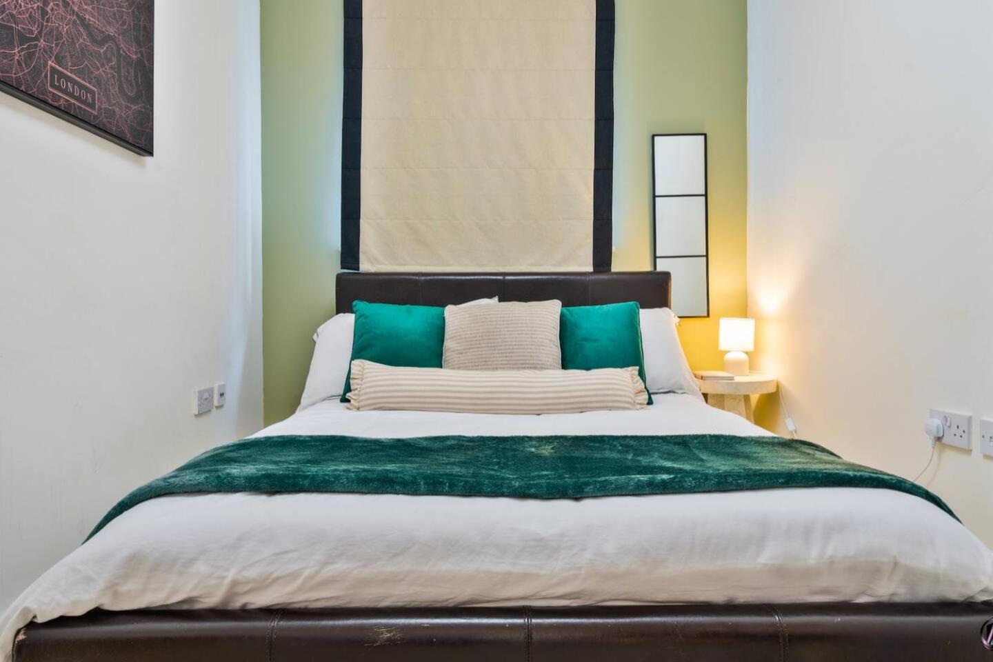 Apartment Canary Wharf Balcony & Waterfront 2-bed, 2-bath *