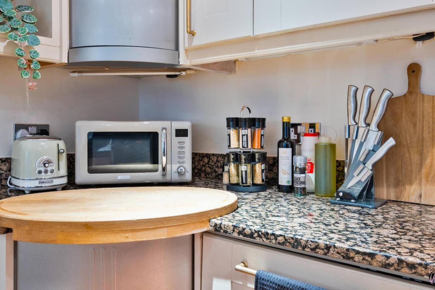 Canary Wharf Balcony & Waterfront 2-bed, 2-bath