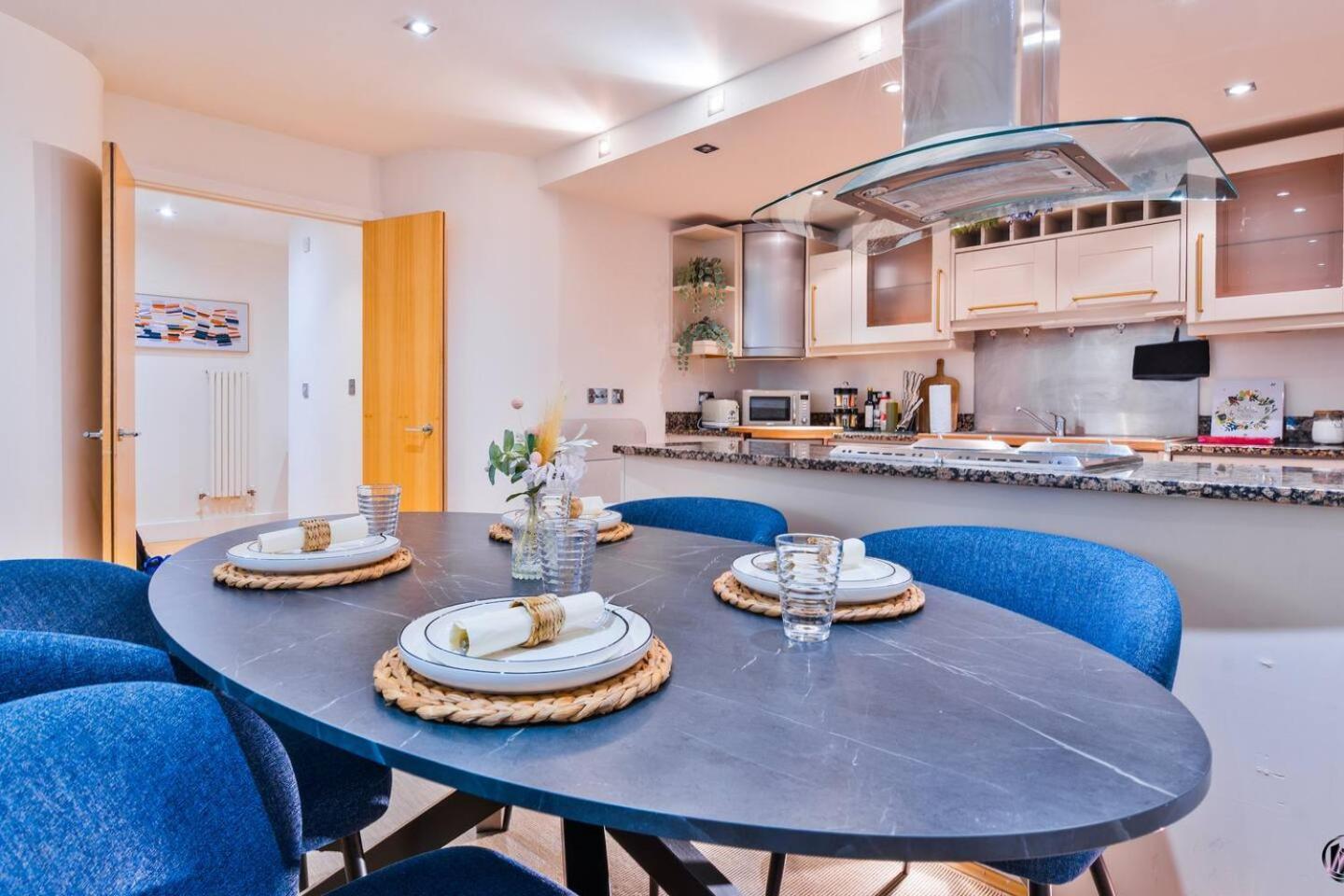 Apartment Canary Wharf Balcony & Waterfront 2-bed, 2-bath *