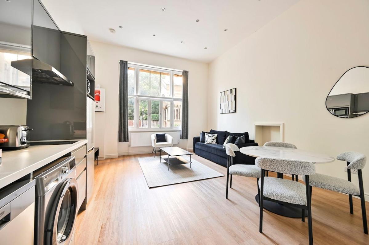 Knightsbridge Ground Floor Gem Next Hide Park * London