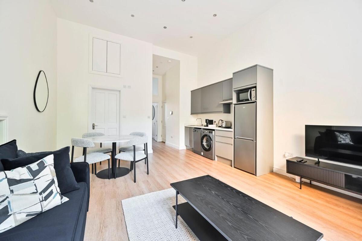 Knightsbridge Ground Floor Gem Next Hide Park *