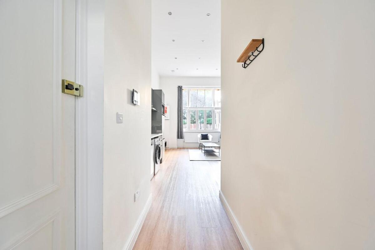 Knightsbridge Ground Floor Gem Next Hide Park * London