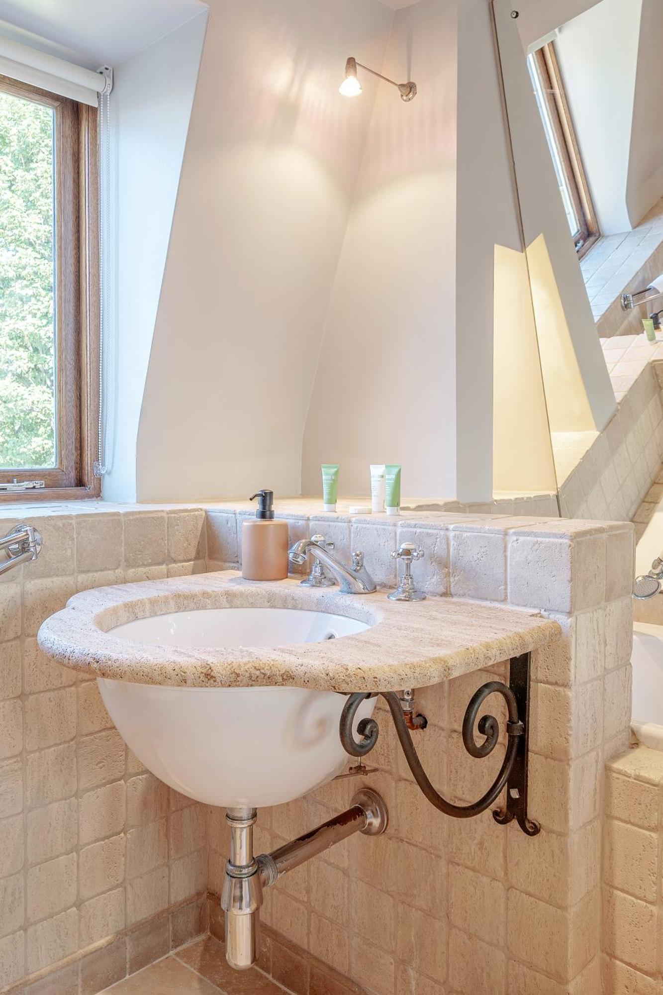 Luxurious 4 Bedroom In Kensington London