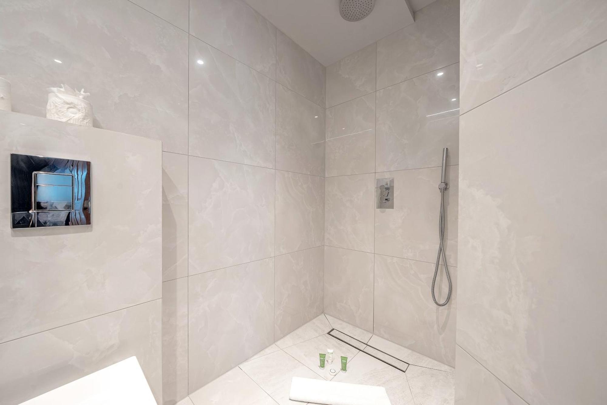 Luxurious 4 Bedroom In Kensington Ferienhaus *
