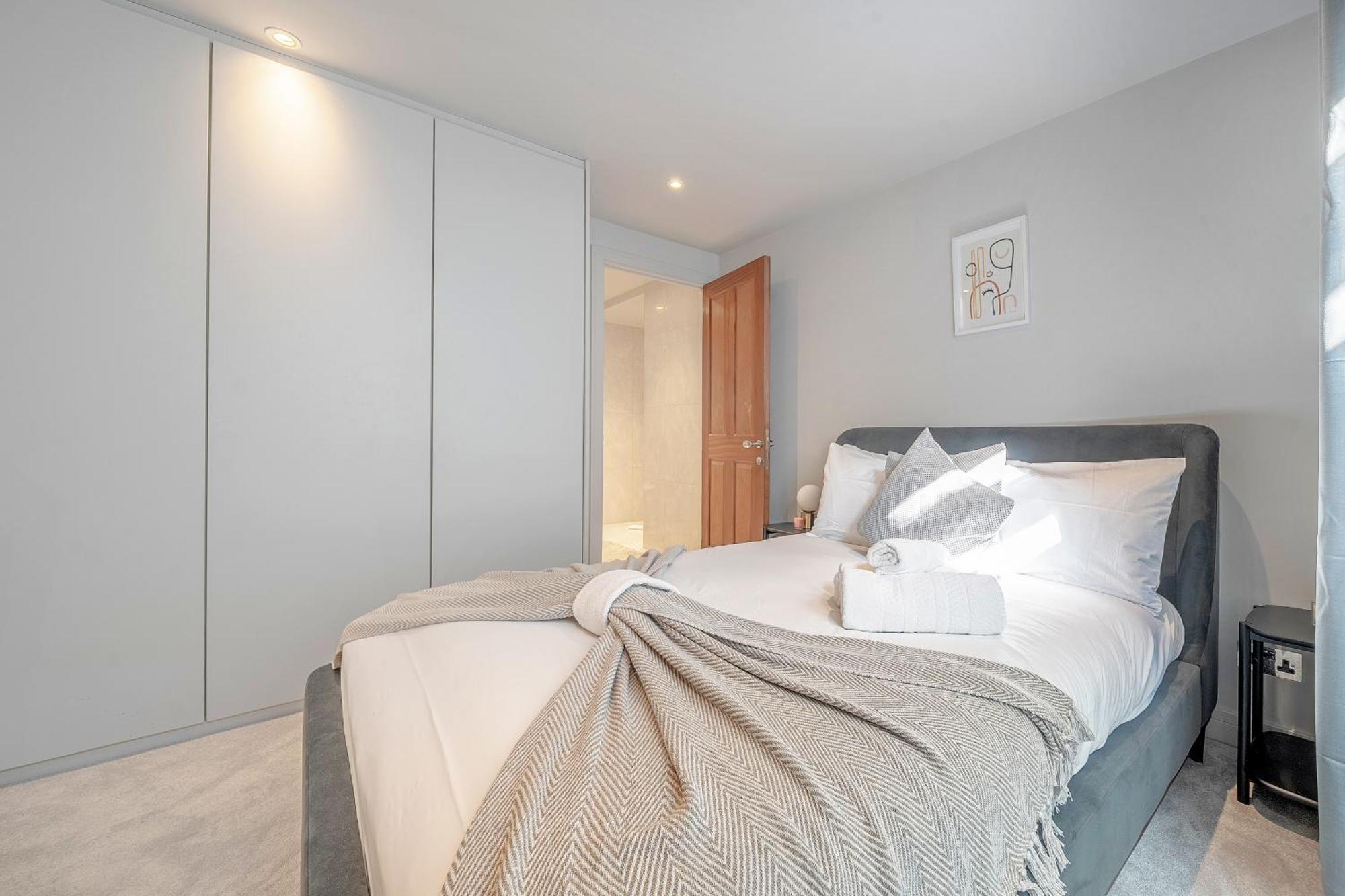 Luxurious 4 Bedroom In Kensington Ferienhaus