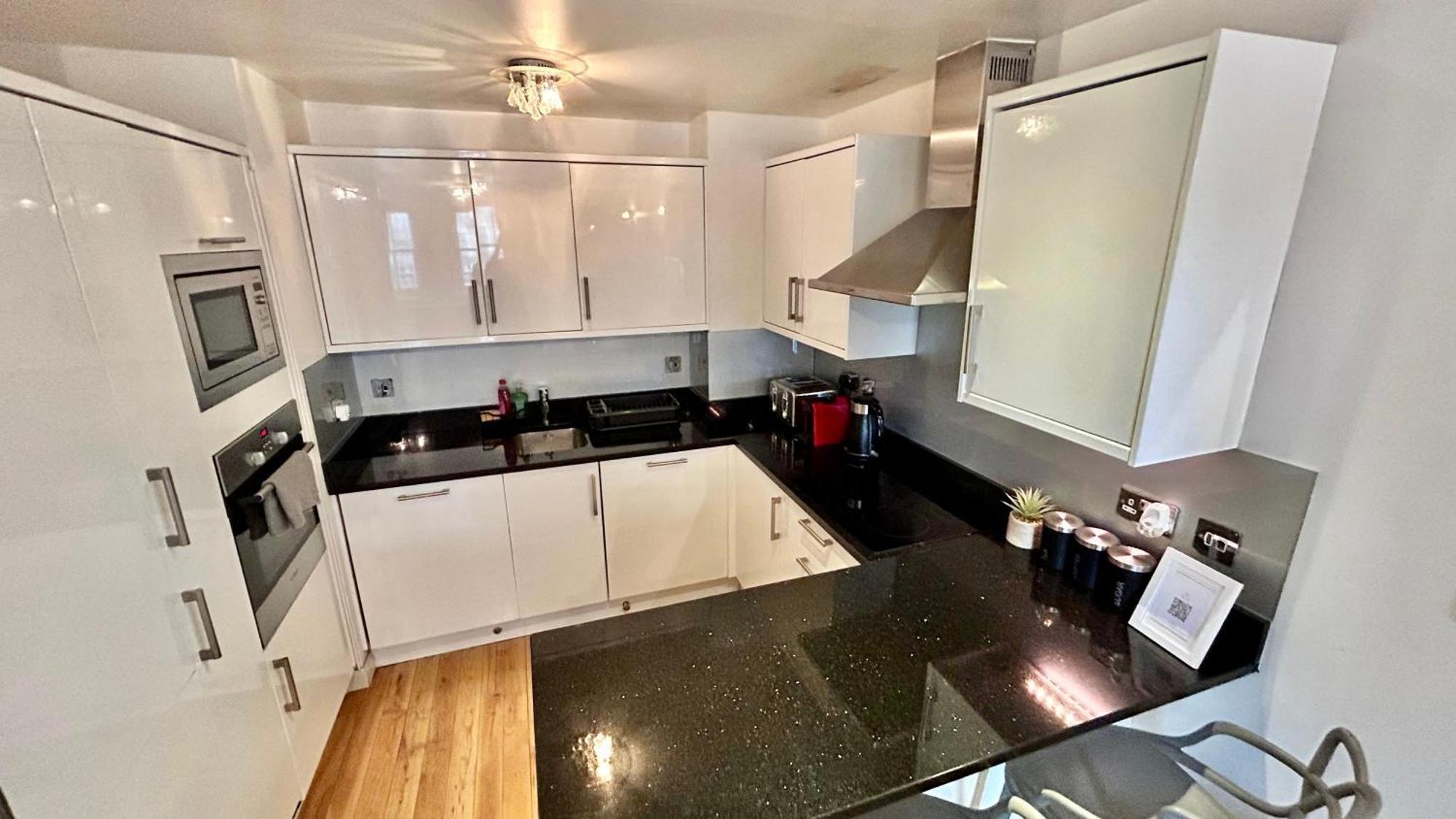 Detached House With Free Parking In Little Venice Near Paddington Hyde Park