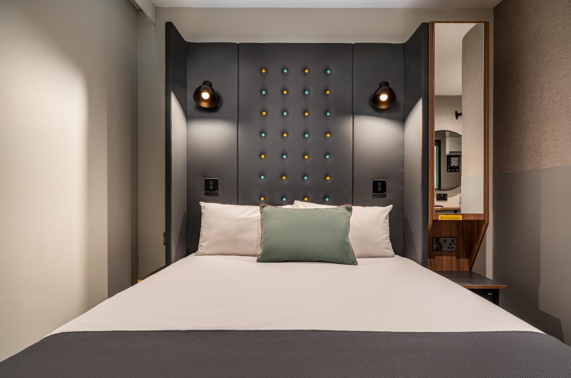 Point A Canary Wharf 3* London