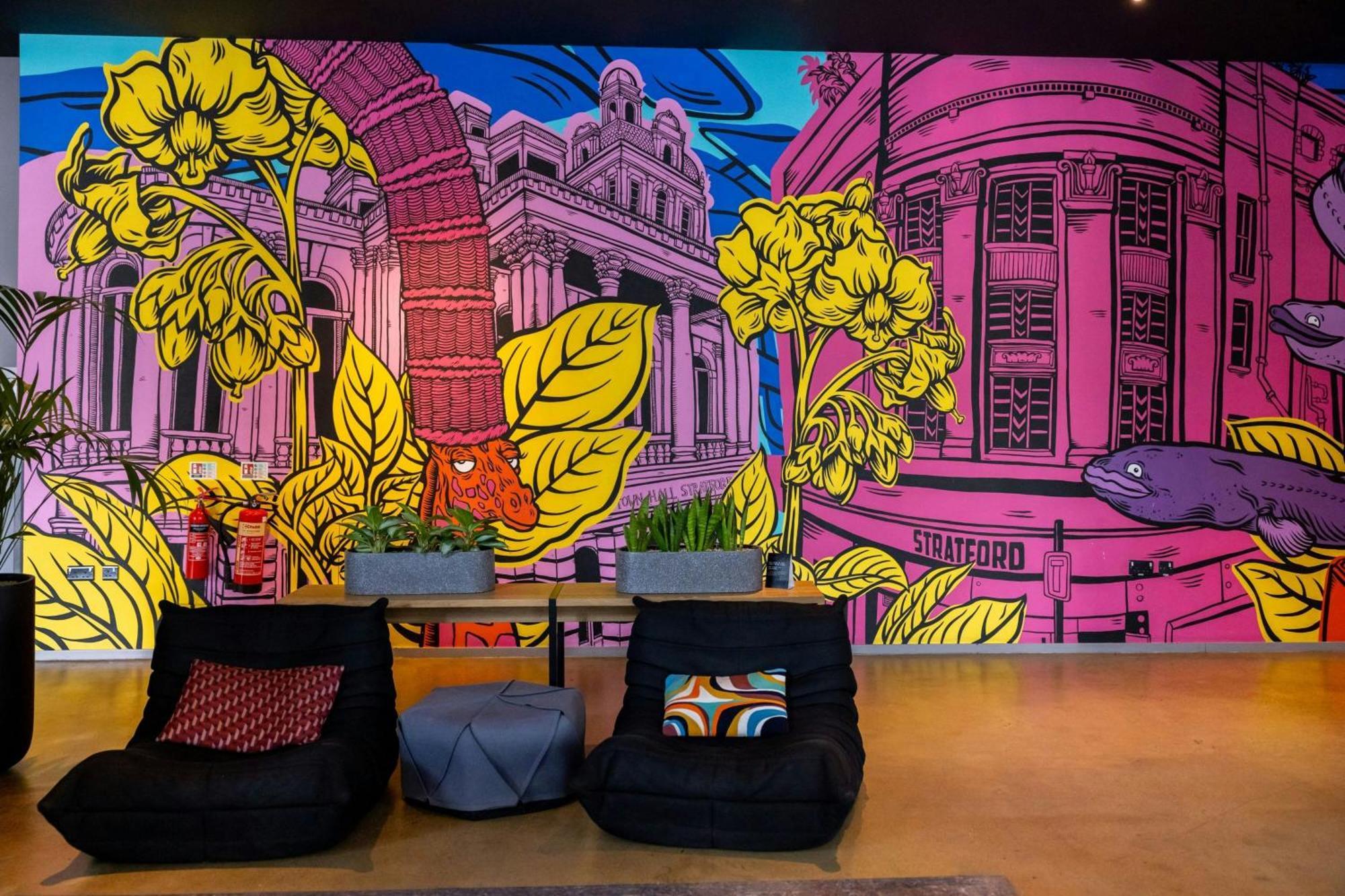 Hotel Moxy Stratford 4*