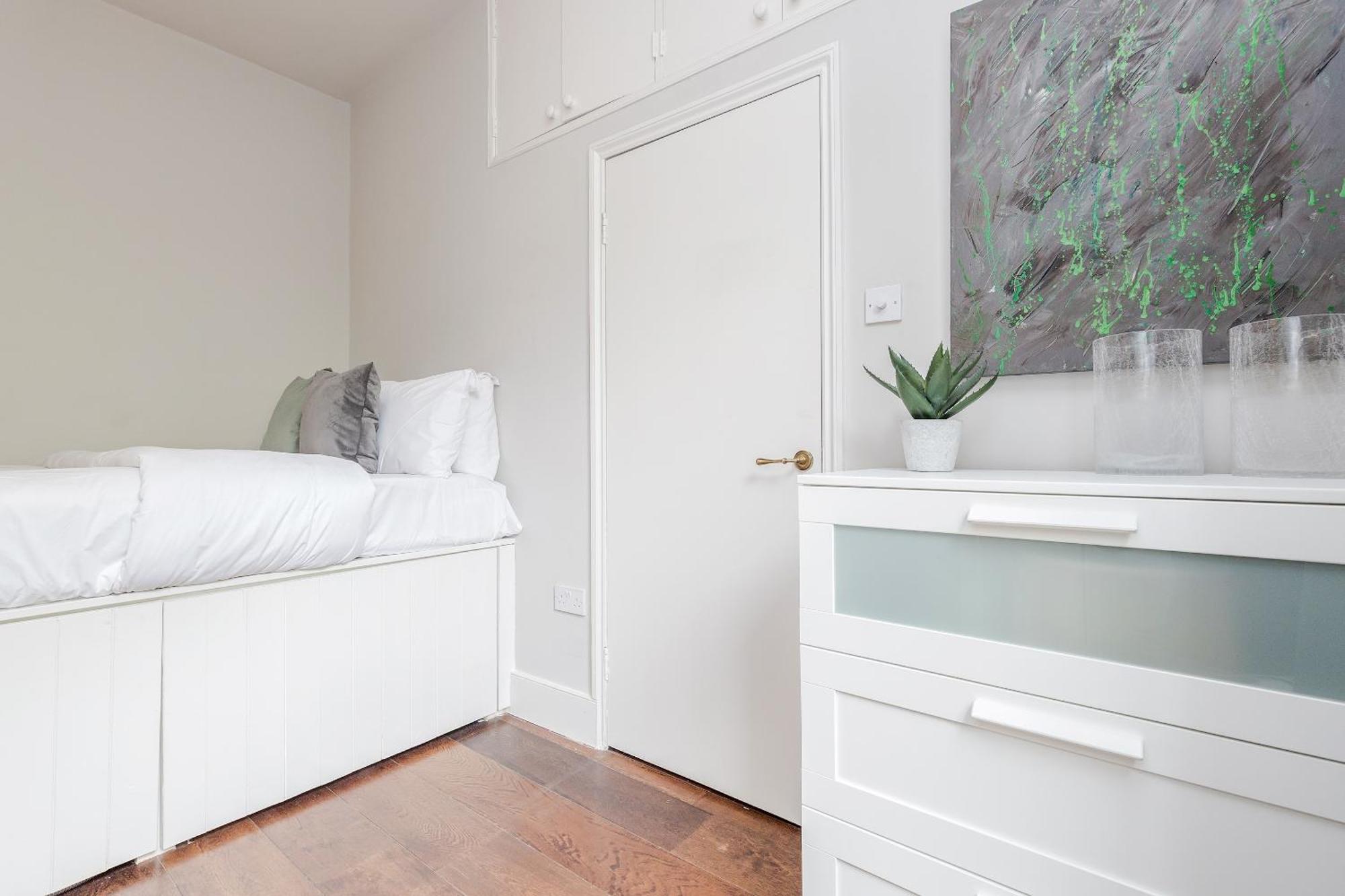 Vauxhall Park 2bed Flat By Basetogo Apartment London