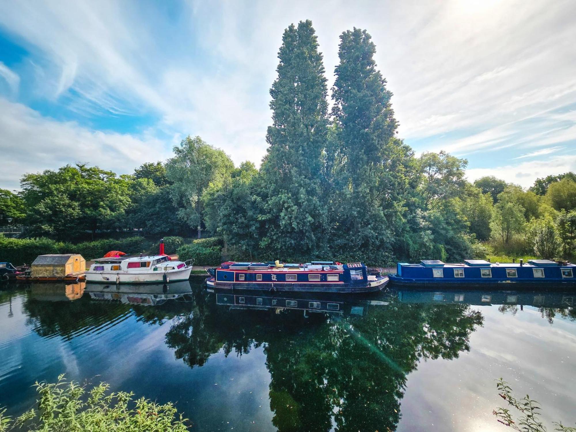 Luxury Canal-front 2 Bedroom Loft Appartement