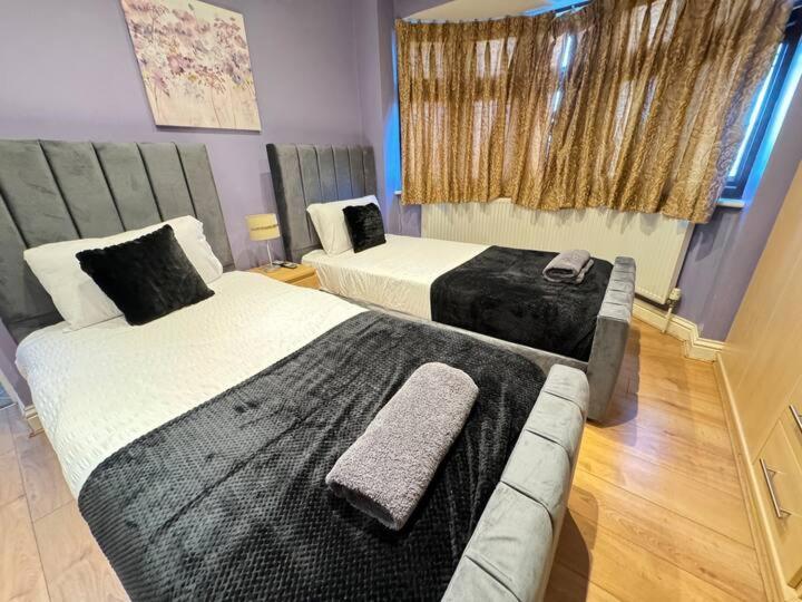 Large 6 Bed With 9 Separate Beds 3 Baths 4 Toilets Holiday home *