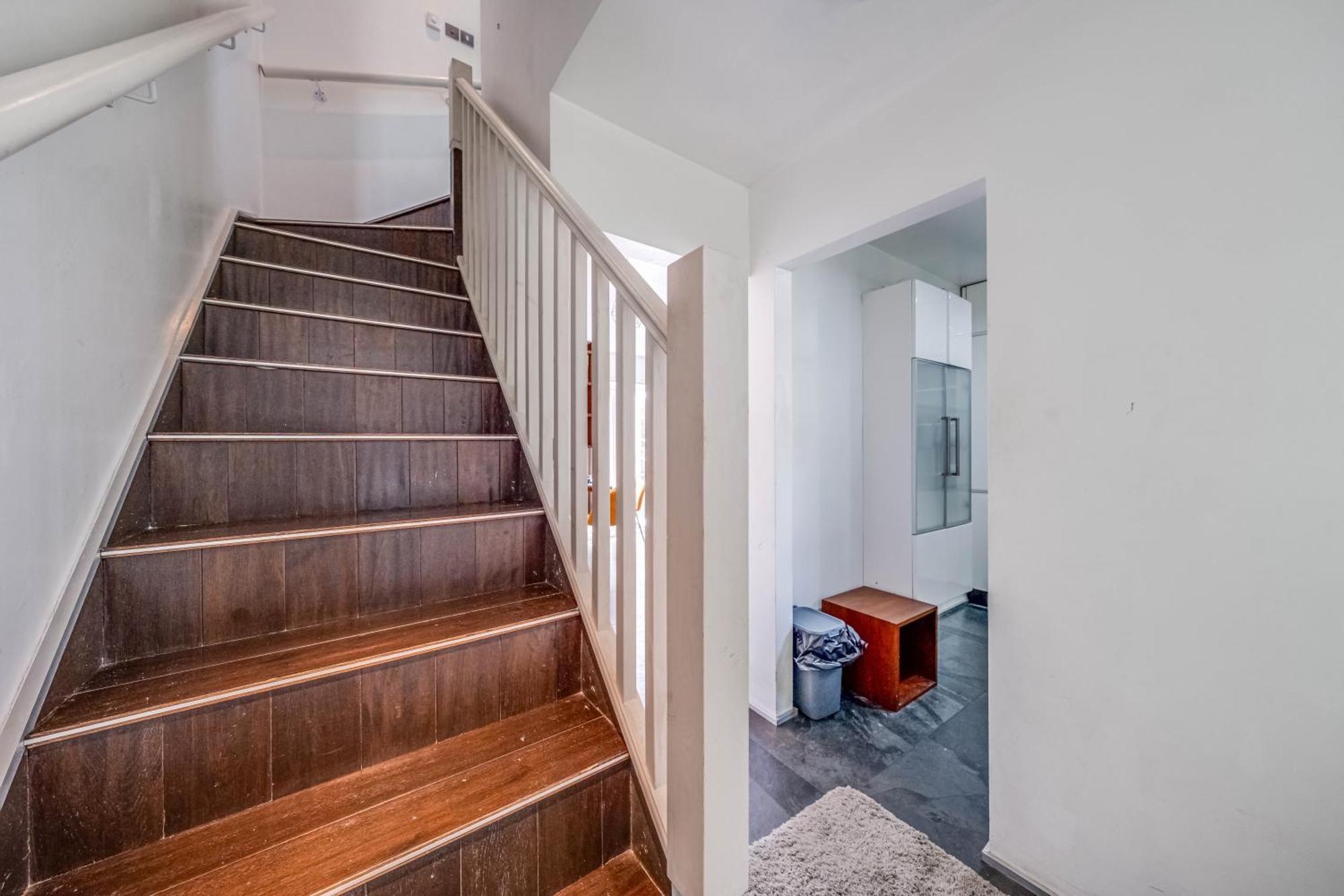 Stepney Gated Area With Parking & Garden *