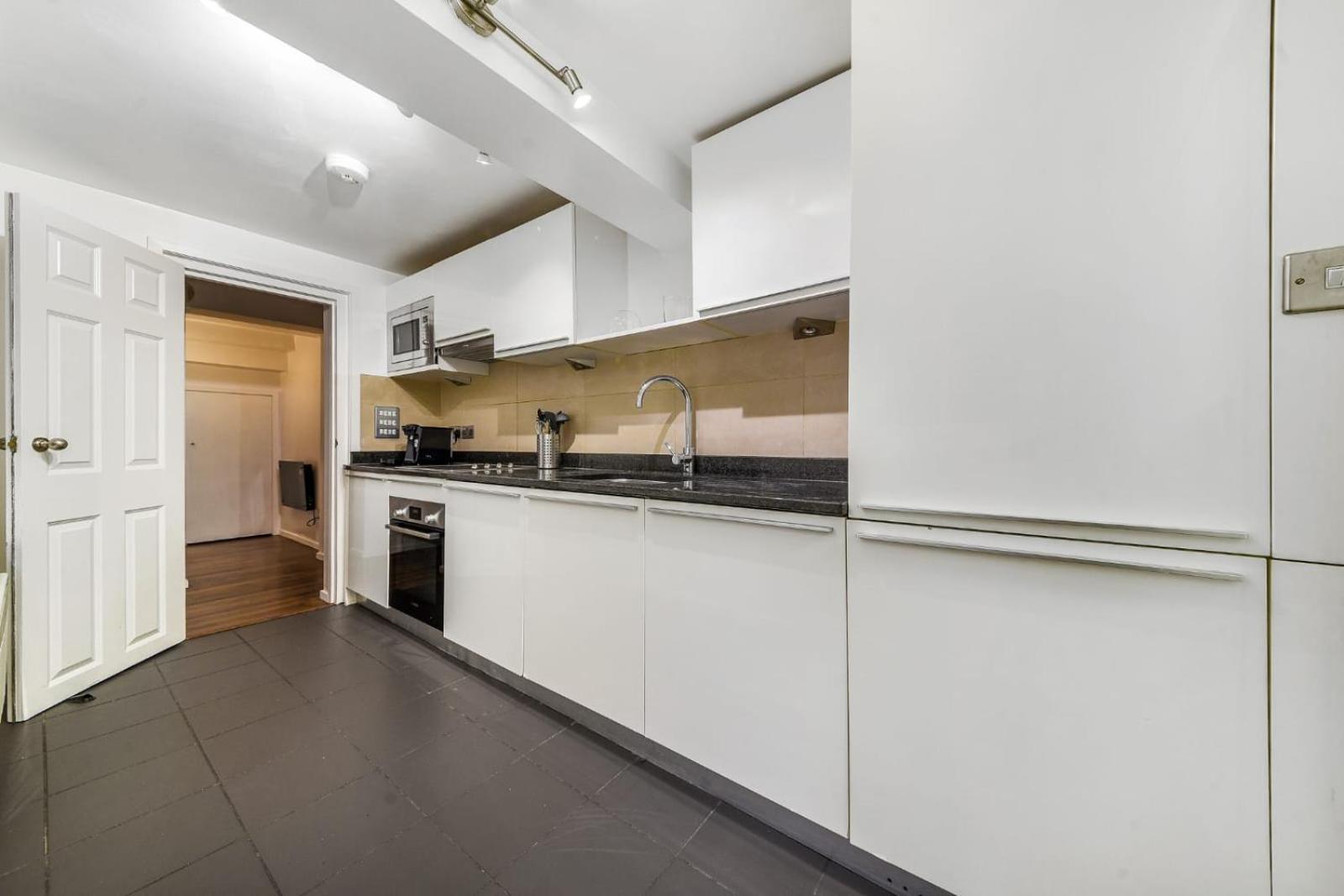 Leilighet Stylish Basement Flat With Patio Near Edgware Road & 6mins Walk To Marble Arch Station London