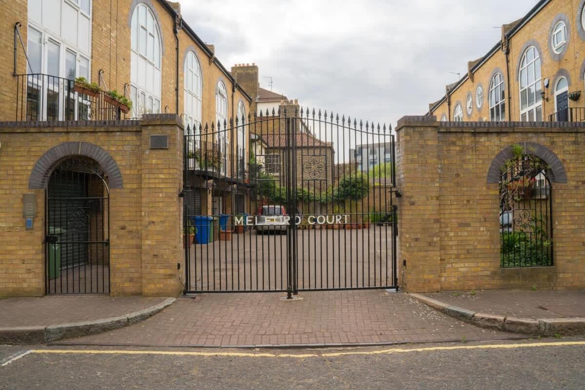 Modern Tower Bridge 3br House