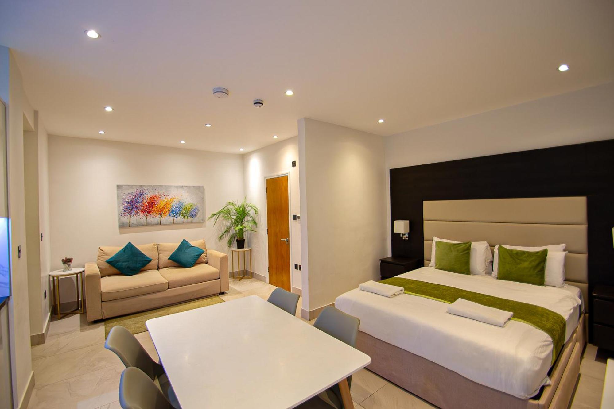 Hyde Park Superior Apartment