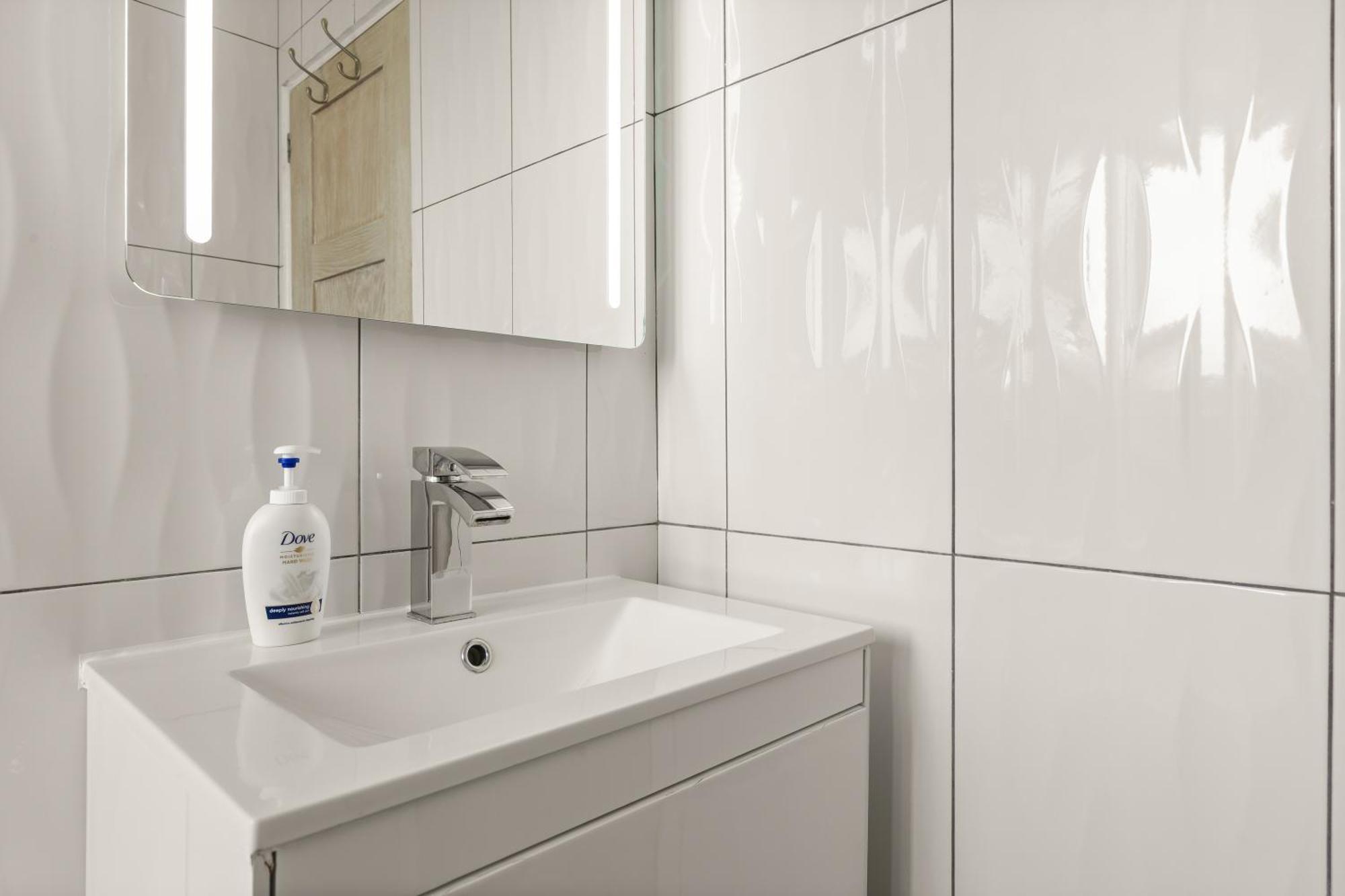 Charming 1 Bedroom Serviced In Camden * London