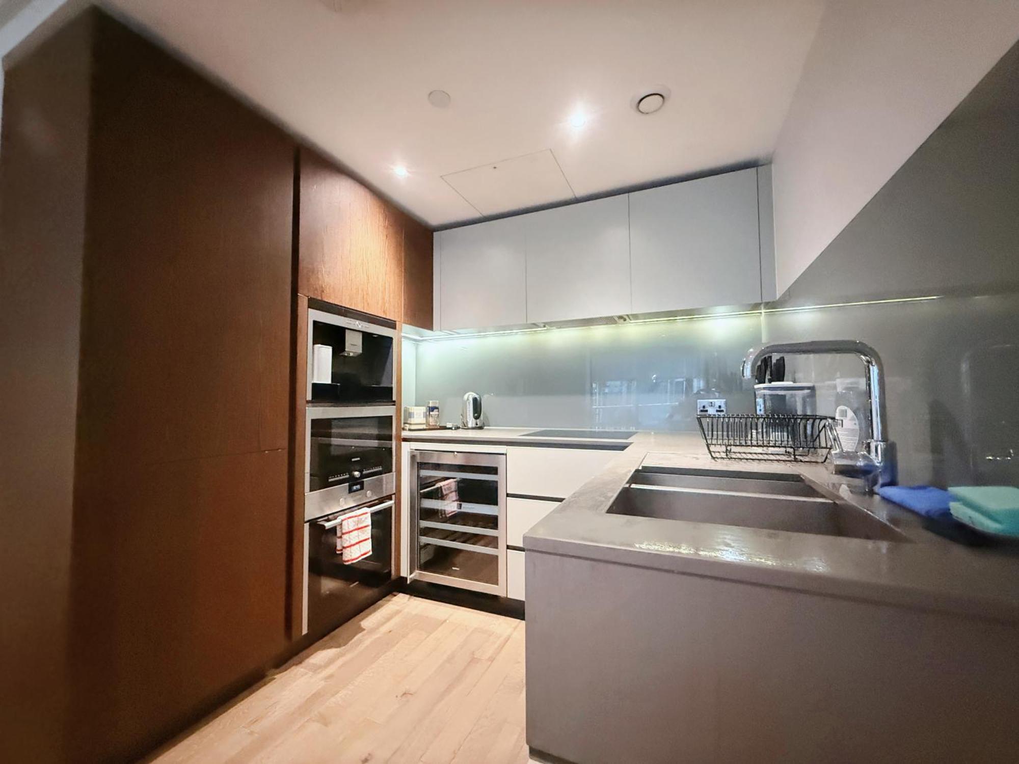Luxurious And Spacious Near Us Embassy Leilighet