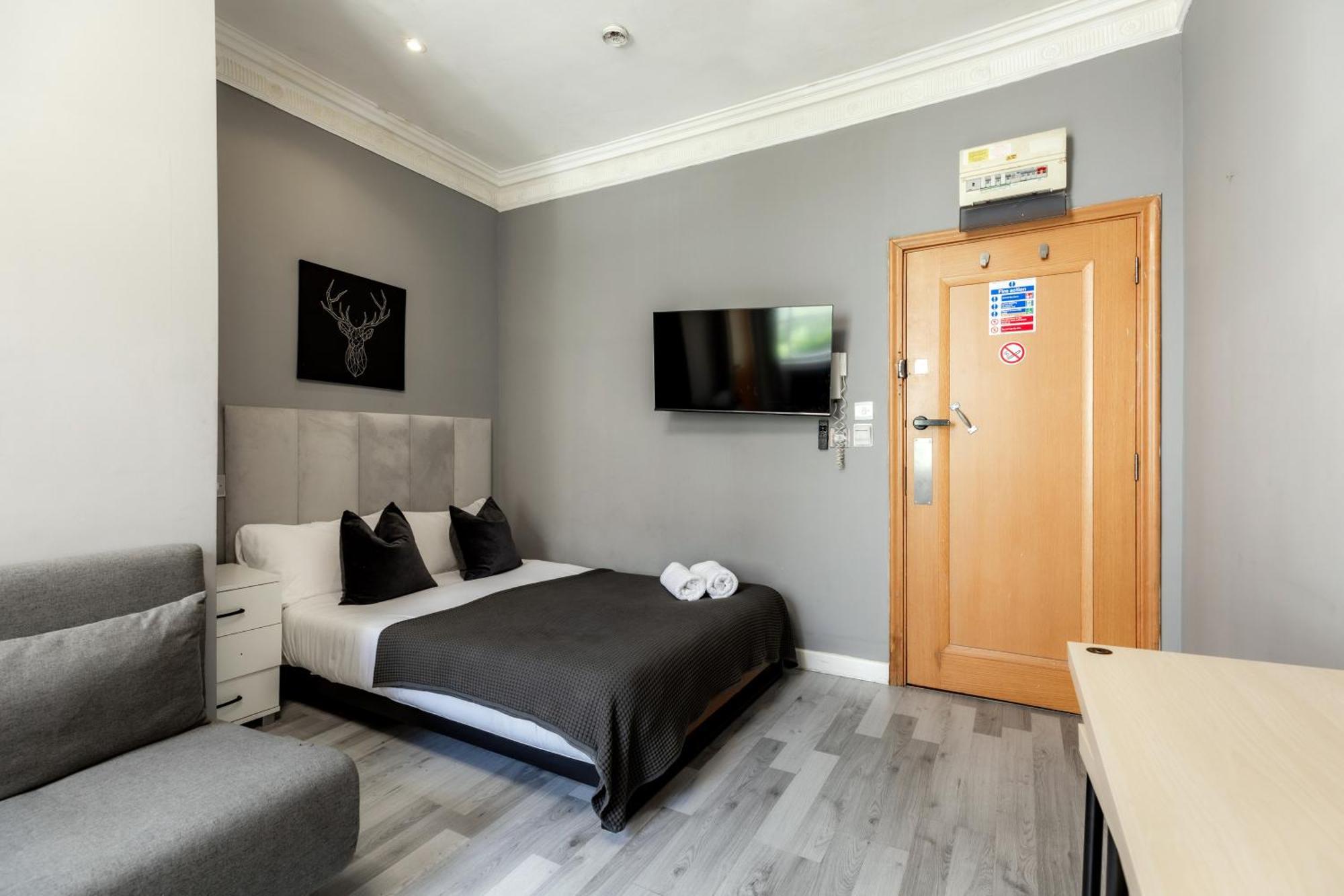 Britannia Hyde Park Hotel Bed & Breakfast London