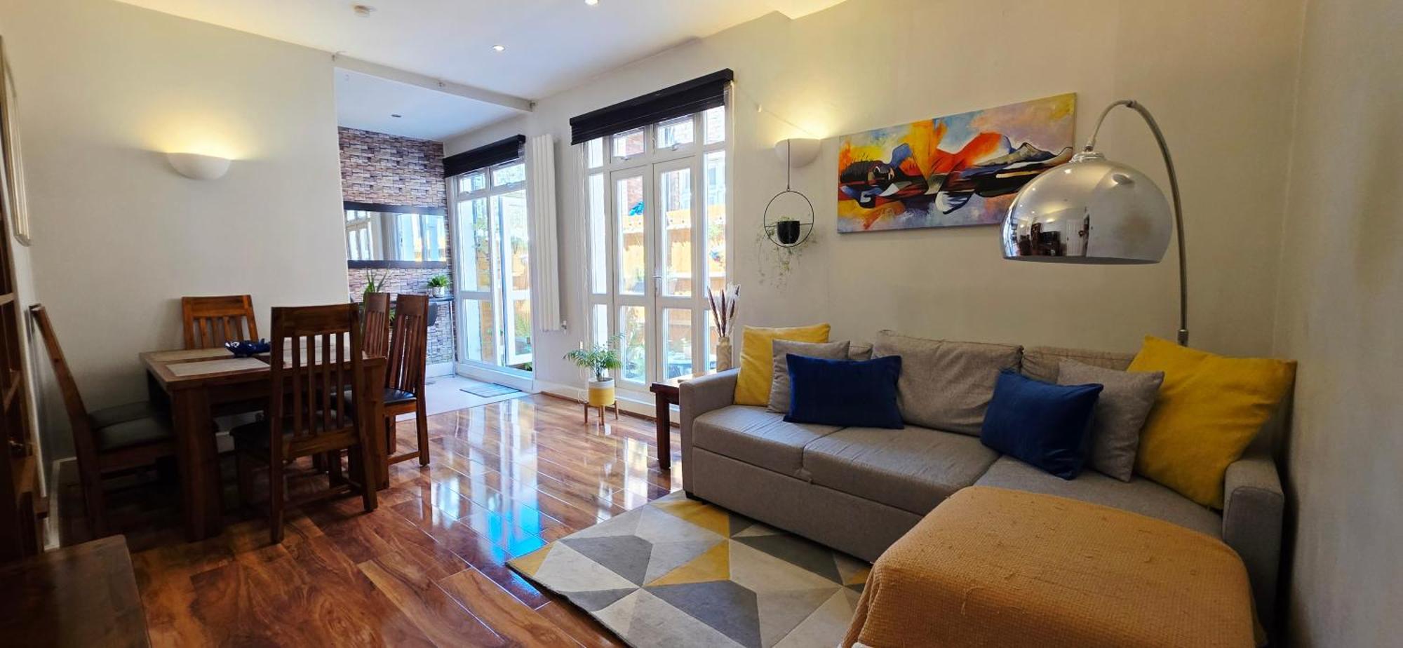 The Cozy Lambeth *