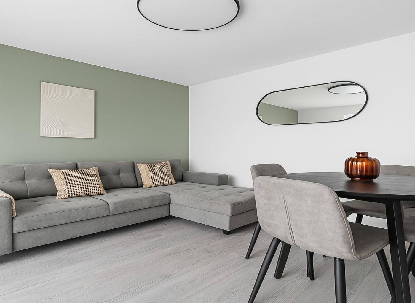 16 Pilcher Gate * London