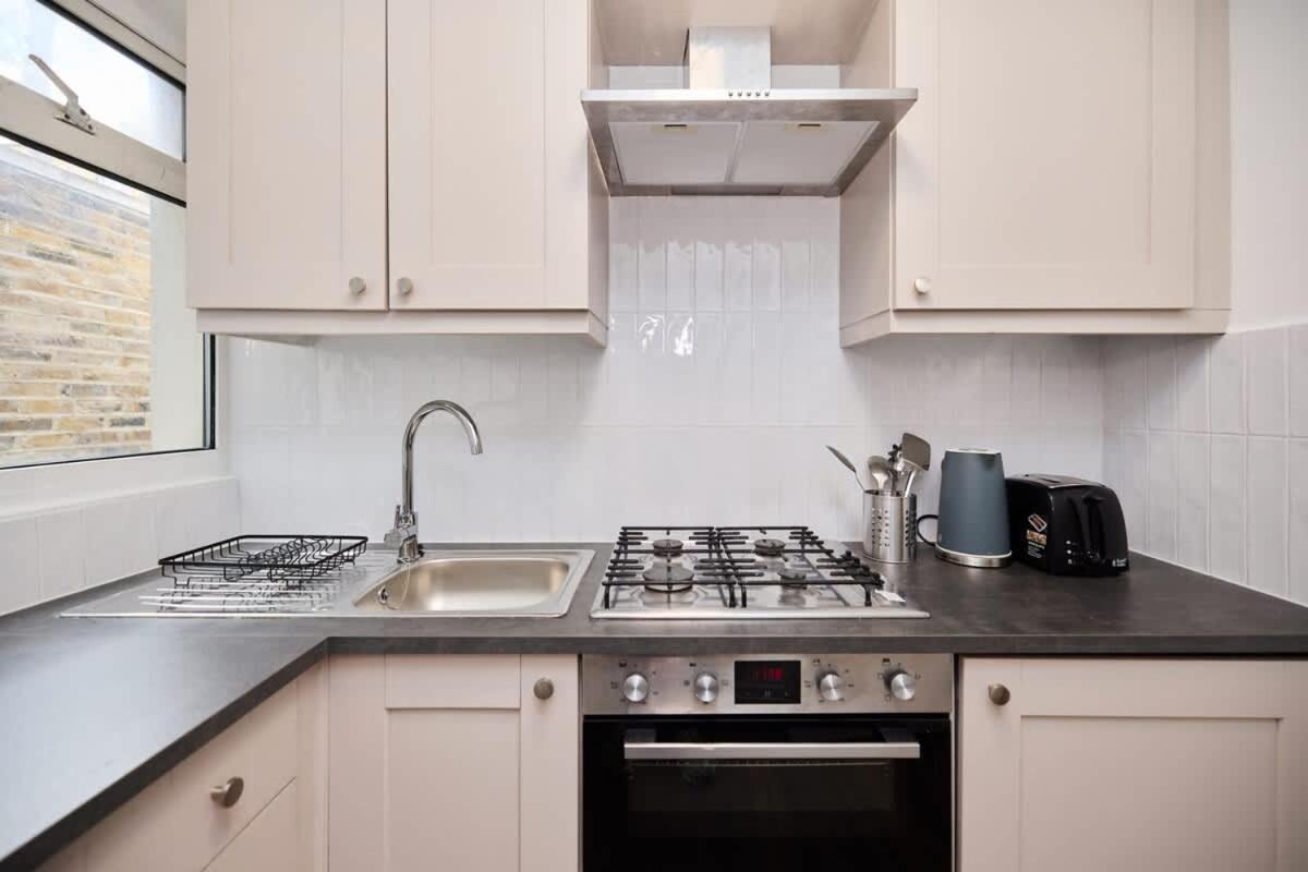 The Maida Hill Hideout - 2bdr Flat With Courtyard * London