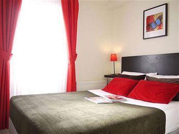Churchill House 3*