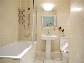 Churchill House 3*