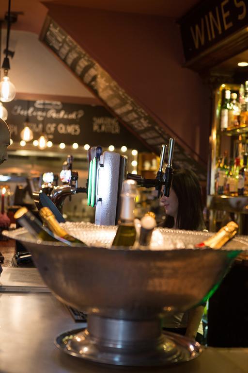 The Crown And Sceptre 4* London