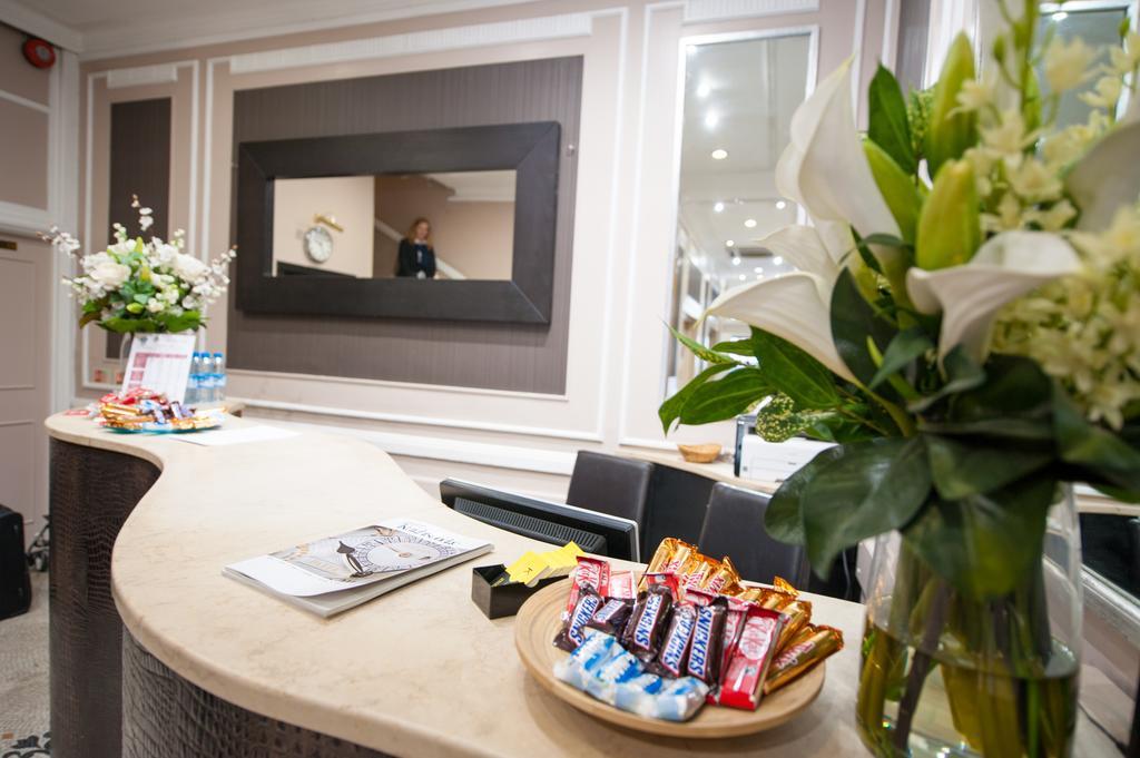 Knightsbridge Hotel
