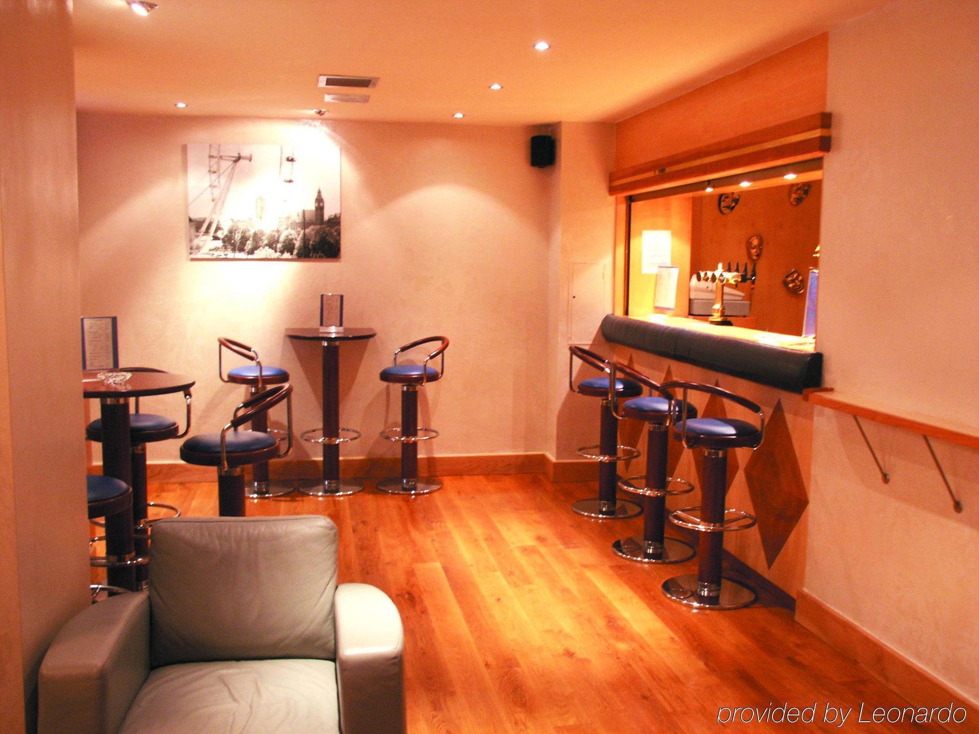 Hotel Norfolk Plaza 3*