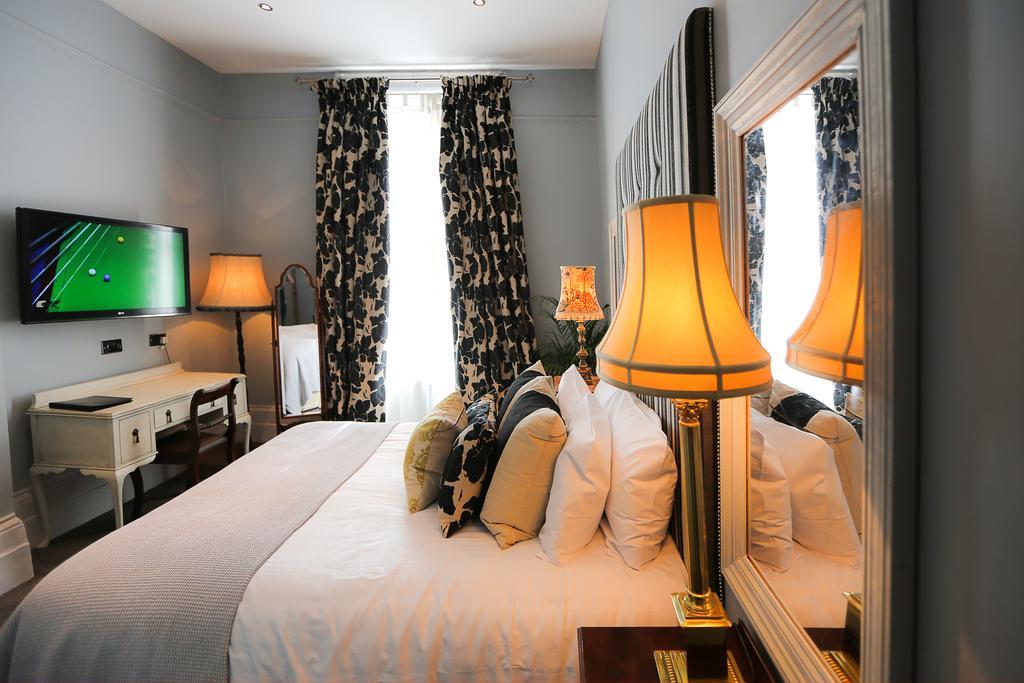 The Crown And Sceptre Hotel London