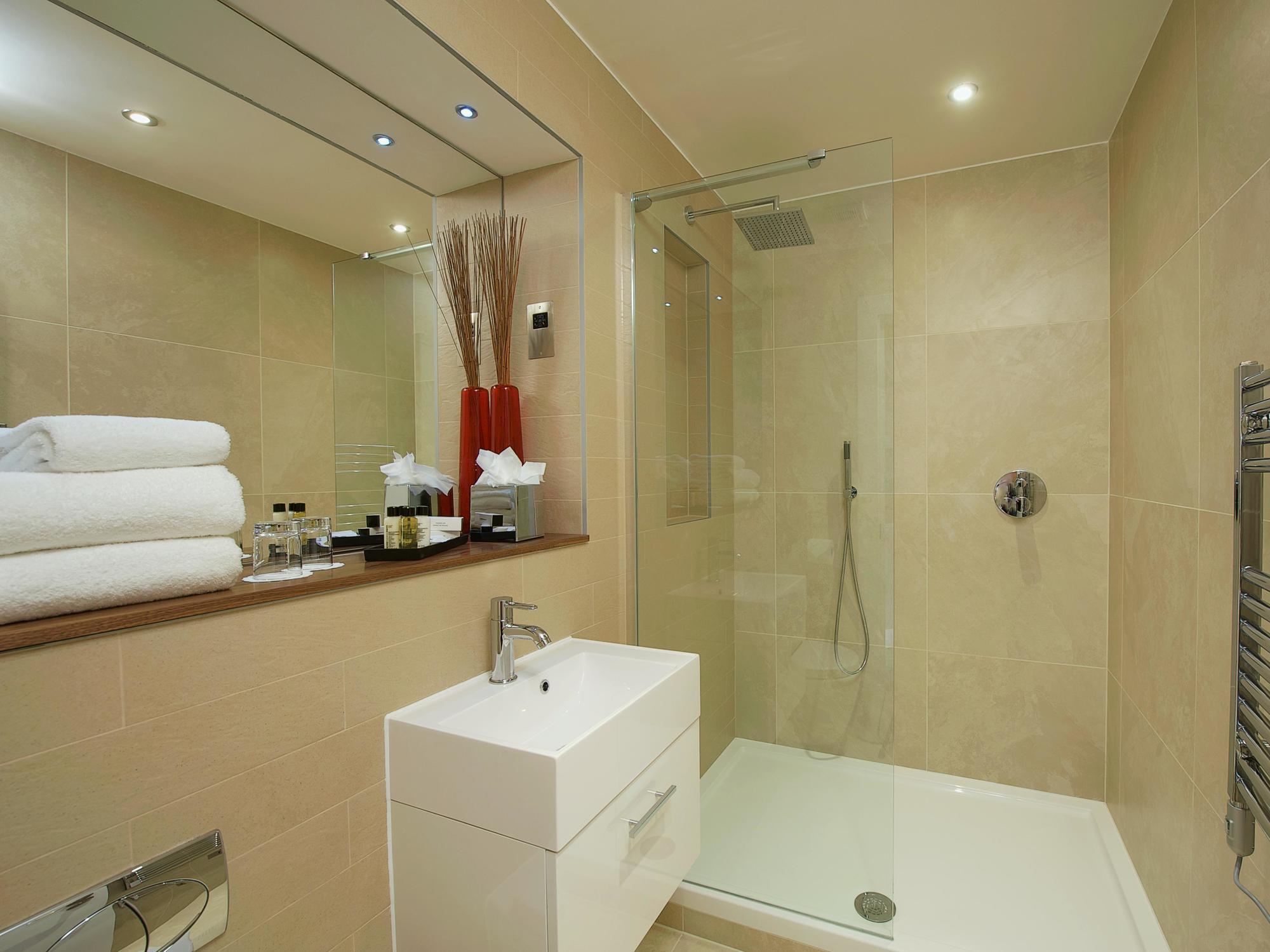 Fraser Place Canary Wharf Apartment