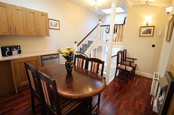 Castletown House Apartment London