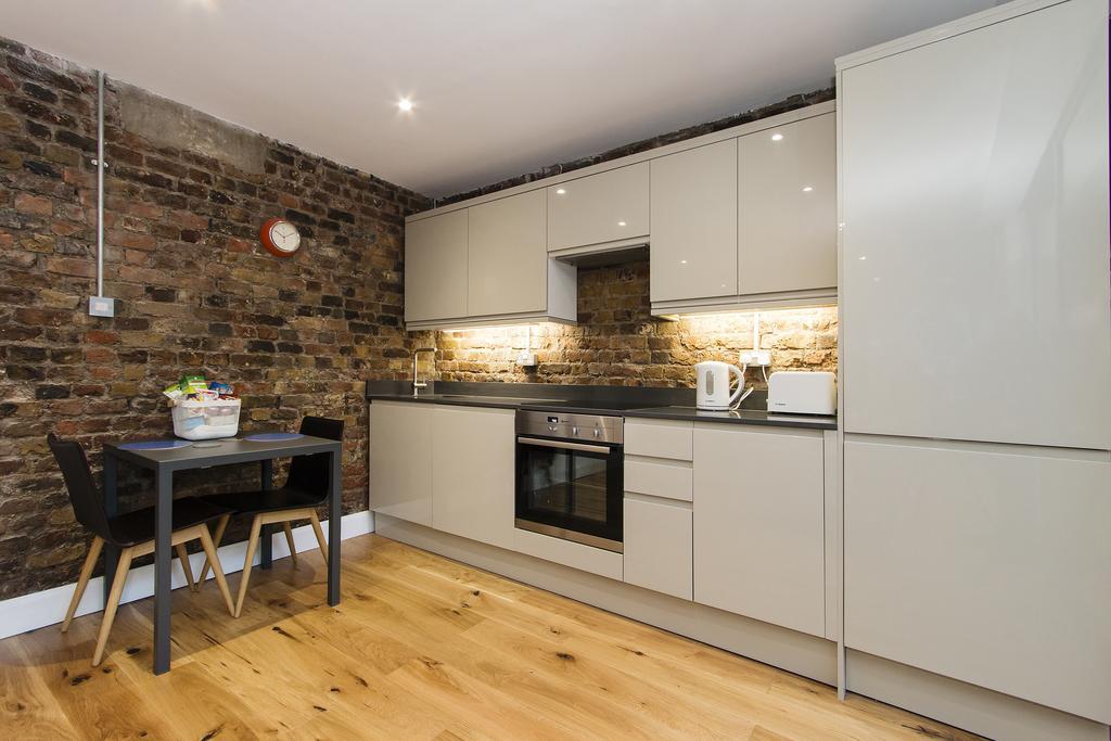 Crashpads Shoreditch Loft With Private Courtyard Apartment