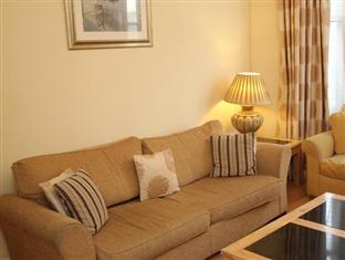 Apartment Castletown House London
