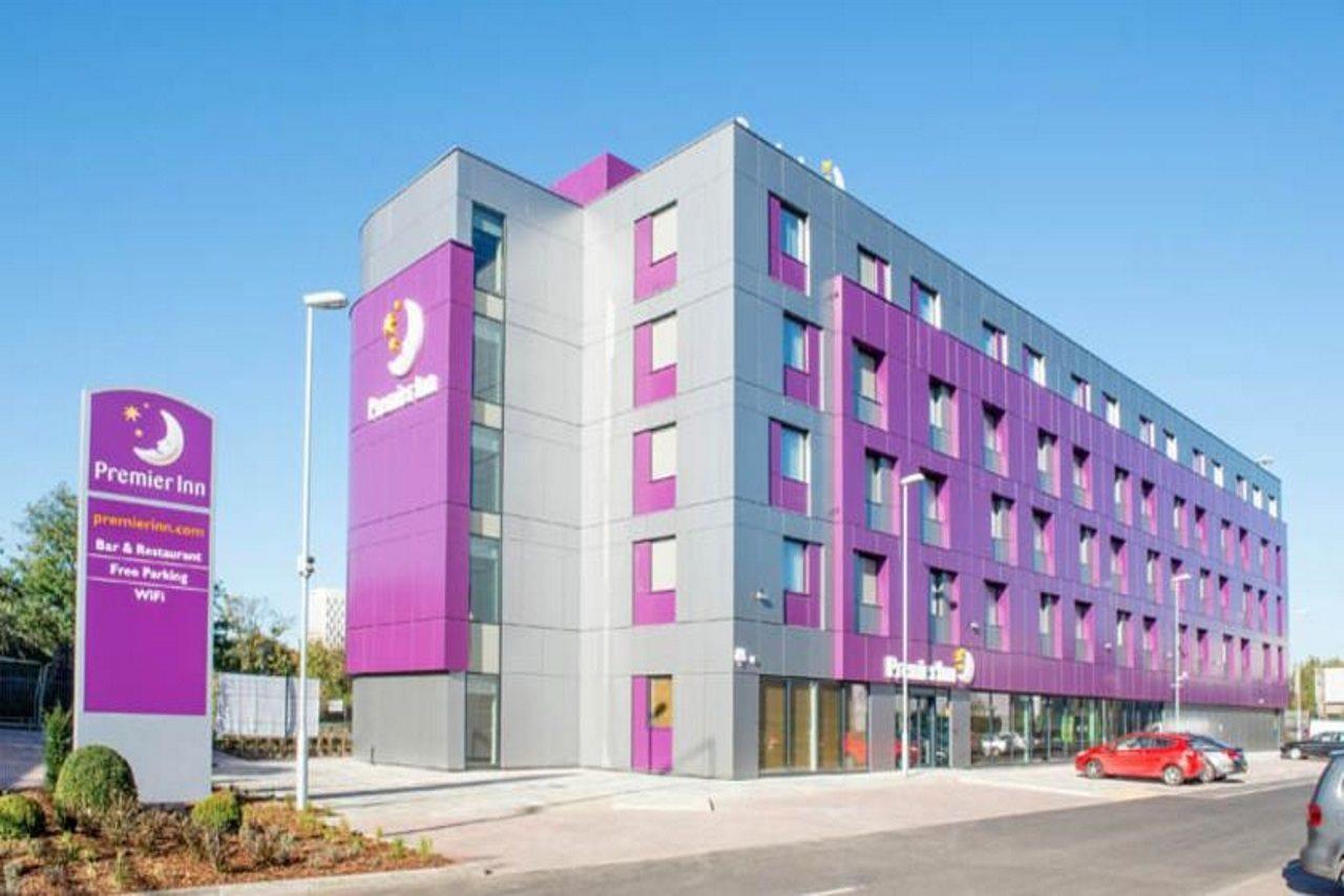 Premier Inn London Edmonton Hotel 3*