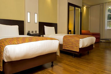 Nh Kensington Hotel 4*