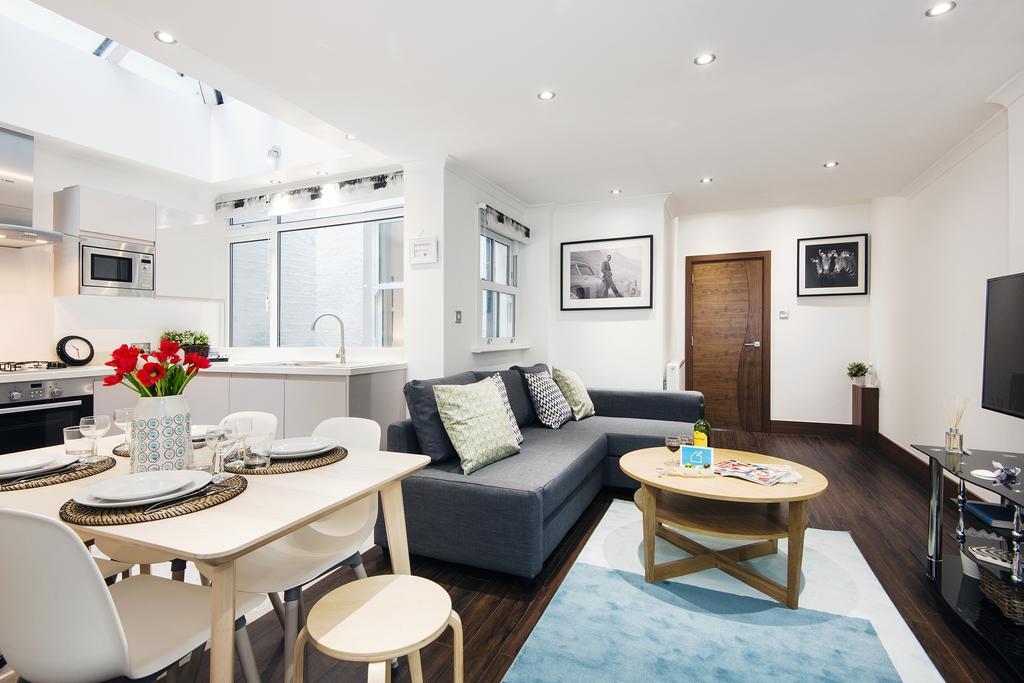The Holland Road Apartment *