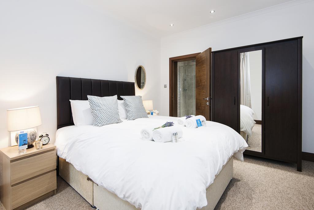 The Holland Road Apartment *