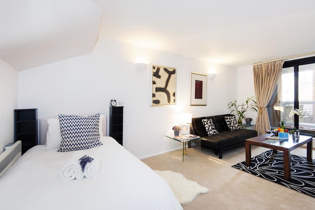 Point West Apartment *