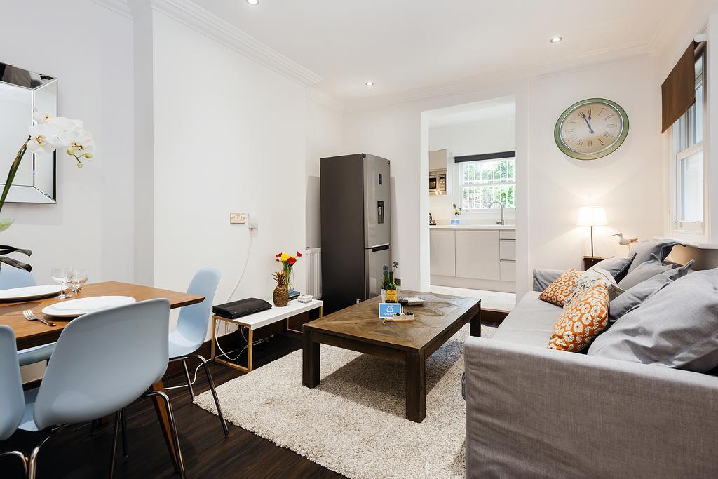 The Holland Road Apartment *