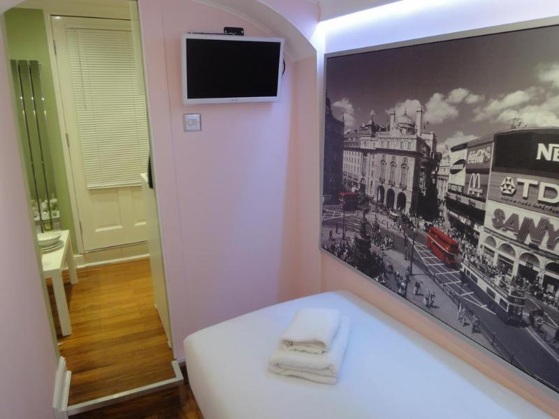 Dylan Earls Court Apartment
