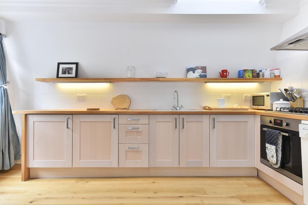 Leilighet Charming Flat Near Earl's Court Station, 4 Guests London
