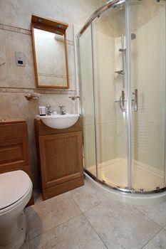 Apartment Castletown House London