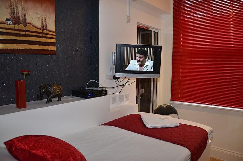 Hyde Park Talbot Square Apartment